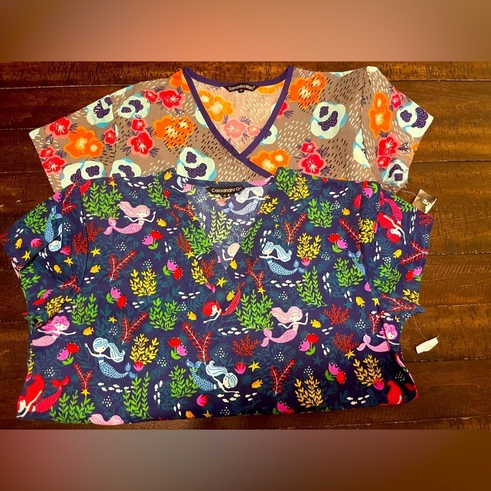 Cassandra O Set of 2 Nurse Scrub Tops M New